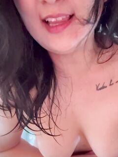 aroomi kim nude